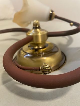 Preciosa lámpara clásica / vintage 3 brazos