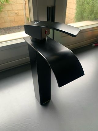 Grifo de lavabo negro