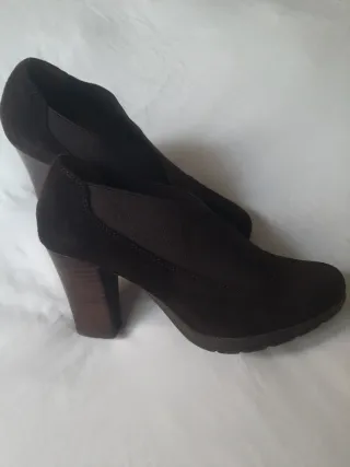 ZENDRA BASIC Botines Ante Marrón Tacón