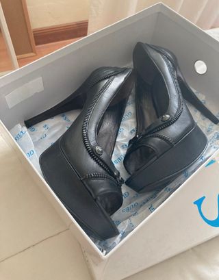 Tacones Guess Talla 37 con Caja Original
