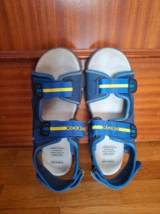 Sandalias Geox velcro azul y amarillo
