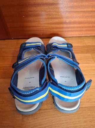 Sandalias Geox velcro azul y amarillo