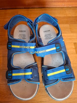 Sandalias Geox velcro azul y amarillo