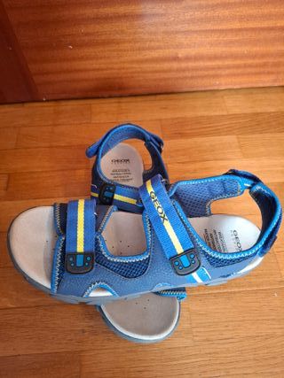 Sandalias Geox velcro azul y amarillo