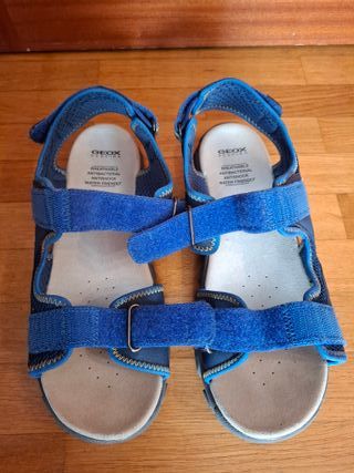 Sandalias Geox velcro azul y amarillo