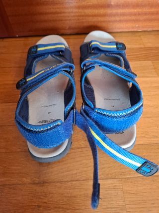 Sandalias Geox velcro azul y amarillo