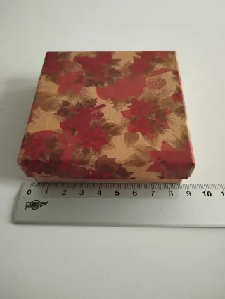 Cajita cuadrada decorada