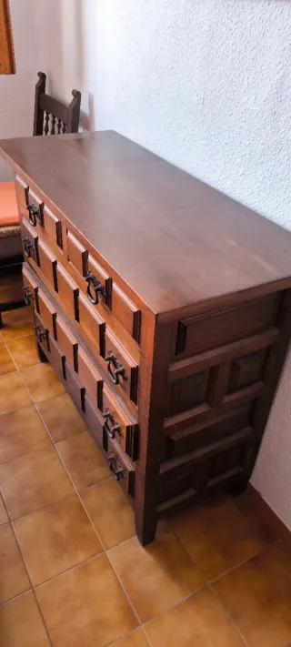 Cómoda de madera para restaurar