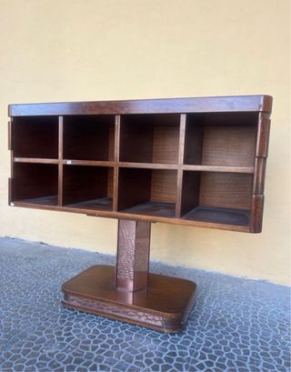 Mueble antiguo con 8 huecos. años 70