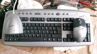 Monitor NEO con Teclado y Ratón Inalámbricos