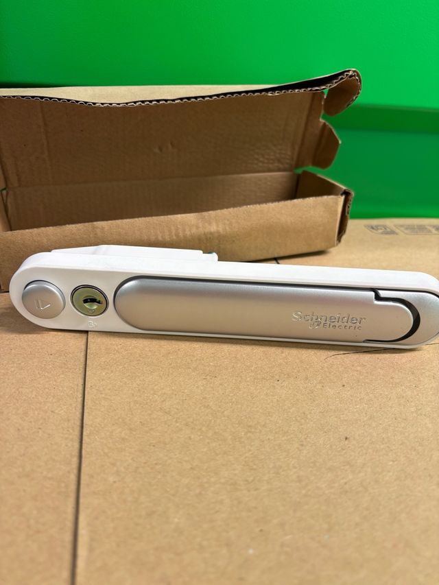 Tirador Schneider Electric LVS01218