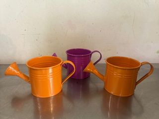 3 Regaderas Decorativas Metal Naranja y Morado