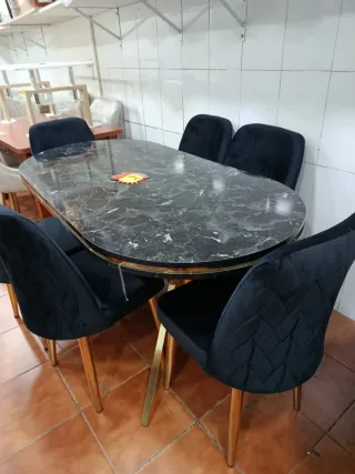 Mesa comedor con 6 sillas en terciopelo colo negro