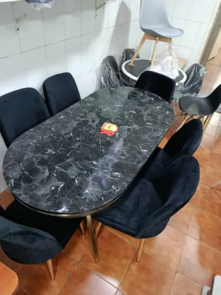 Mesa comedor con 6 sillas en terciopelo colo negro