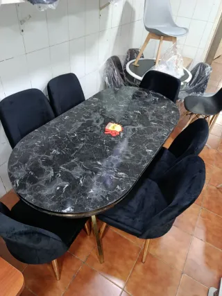 Mesa comedor con 6 sillas en terciopelo colo negro