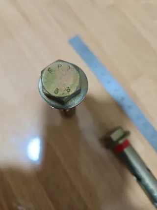 2 Tornillos de expansión.