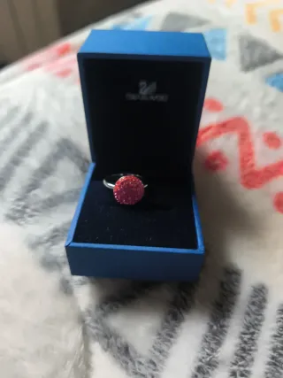 Anillo Swarovski Rojo y Plateado