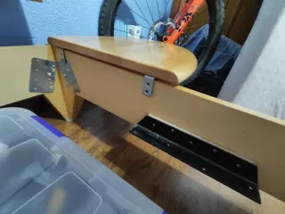 Cama matrimonio con cabecero y mesitas buen estado