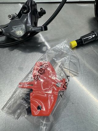 Freno delantero Shimano Deore XT BR-M8100