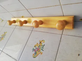 Lote de 5 Percheros Madera y Metal