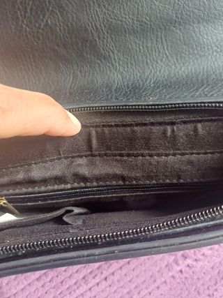 Bolso negro + cartera de regalo