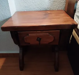 Dormitorio de matrimonio de madera tallada