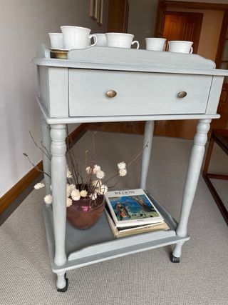 Mesa auxiliar camarera restaurada