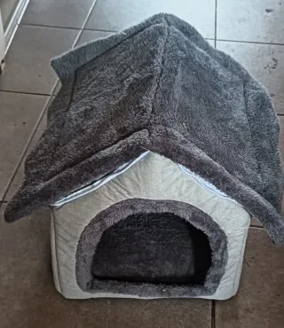 Caseta Cama para Gatos Gris y Blanca