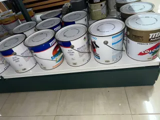 Pintura Esmalte Titanlux + barniz etcétera