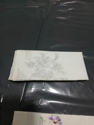 Sciarpe in tessuto ricamate