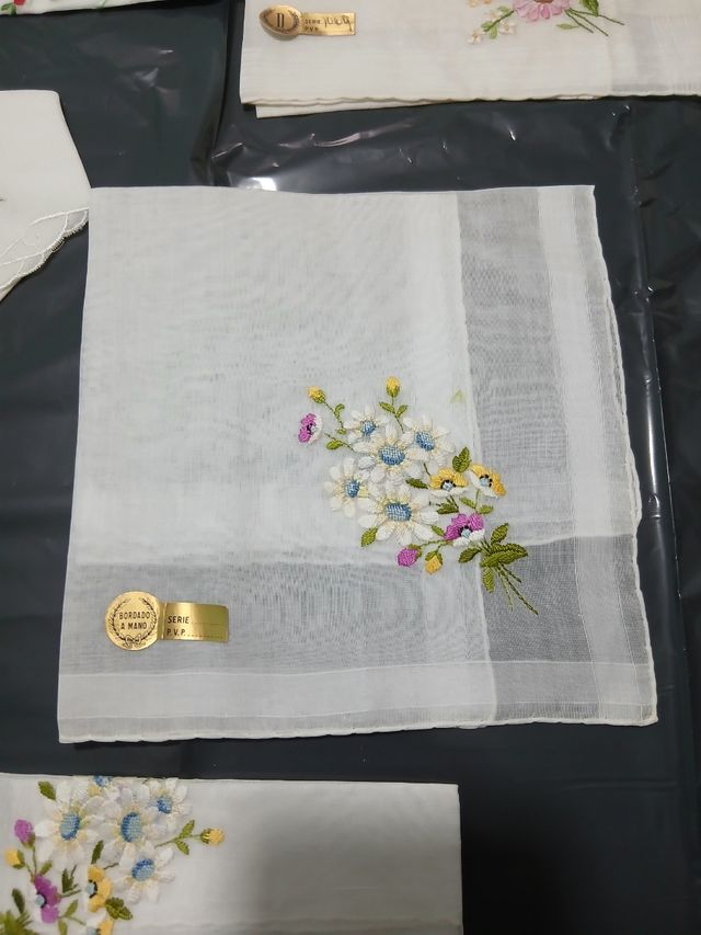 Pañuelos bordados de tela