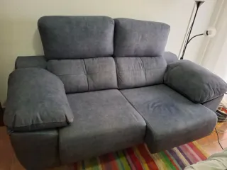 Sofá de tela antimancha azul. 2 plazas, extensible