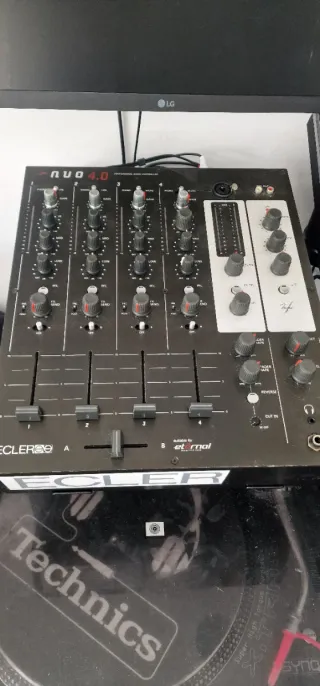Mesa de mezclas DJ Ecler NUO 4.0