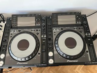 2 x Pioneer CDJ-2000 Nexus
