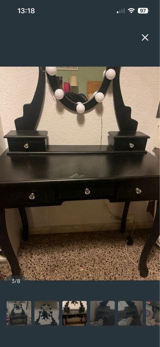 Tocador negro con luces