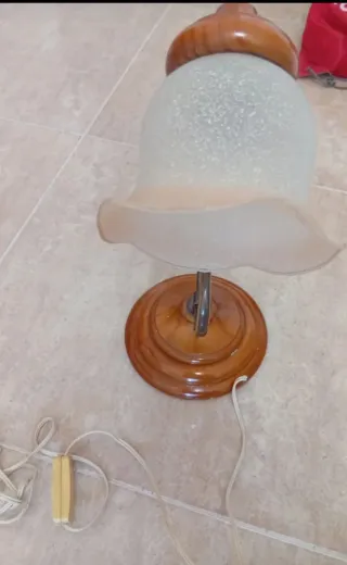 Lámpara de mesa madera y metal