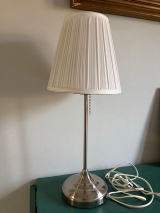 Lámpara de mesa Ikea Arstid Niquelado