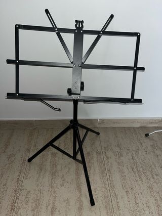 Atril negro plegable para música