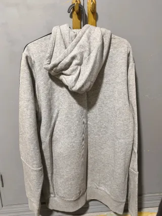 Sudadera Adidas Gris con etiqueta