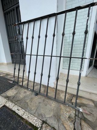 Reja de ventana de hierro forjado