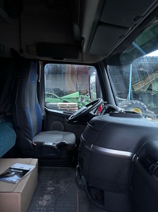 Volvo FH12 460 Globetrotter Rojo