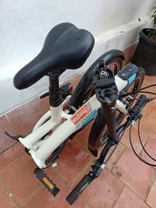 Bicicleta plegable blanca