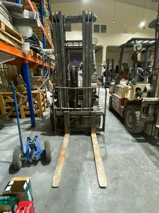 Carrerilla elevadora Nissan 25 Diesel Y1D2A250