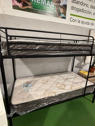 AFFARE!! Letto a castello in metallo nero + 2 materassi