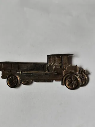 Insignia antigua coche Alfonsina