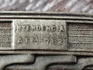 Insignia antigua coche Alfonsina