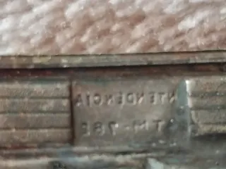 Insignia antigua coche Alfonsina