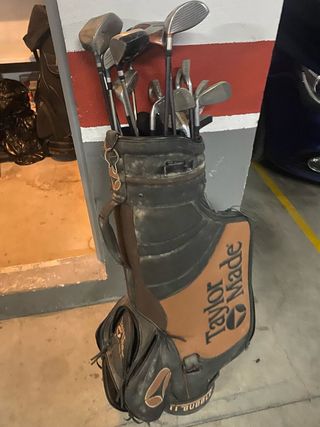 Bolsa de Palos de Golf Taylor Made y palos.