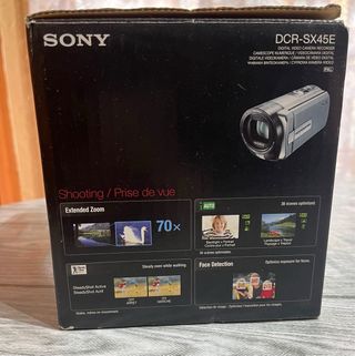 Cámara Sony DCR-SX45E Handycam Plata