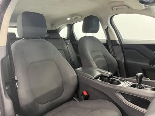 Jaguar F-Pace 2.0i4D Pure RWD 163cv Manual